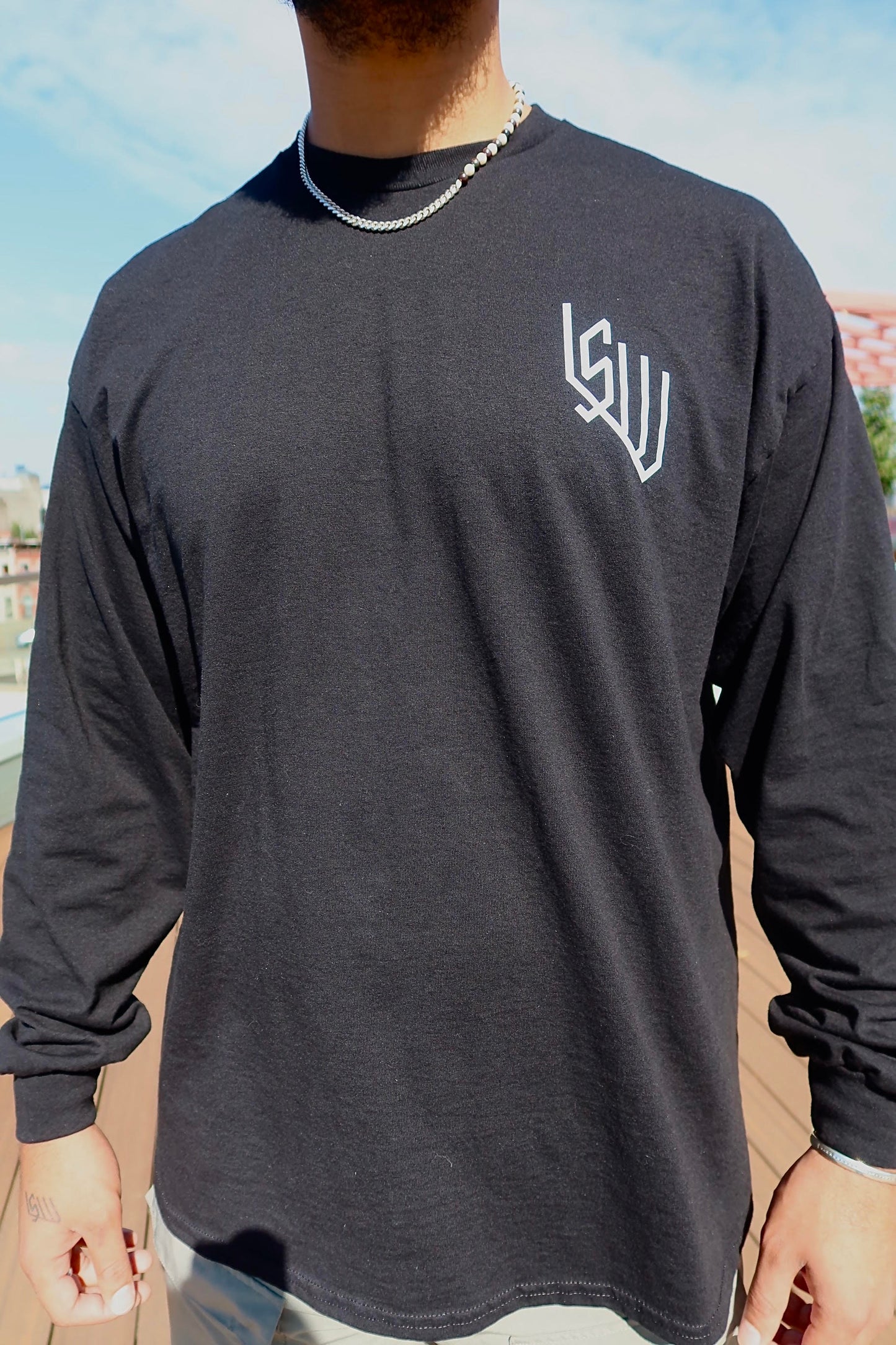 Black L-sleeve T-shirt